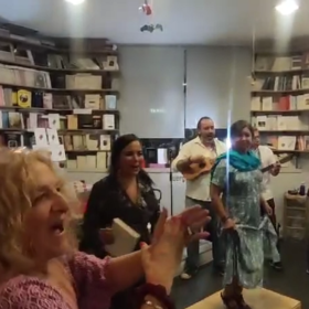 Reportaje de lo acontecido en la presentación el pasado viernes de «Manifiesto sobre la belleza» de Acoyani Guzmán